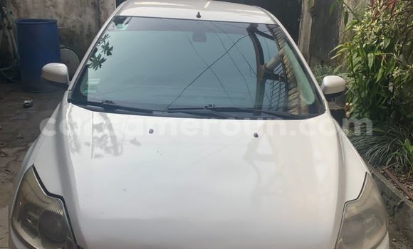 Sayi Na hannu Ford Focus White Mota in Douala a Ƙasar Kamaru