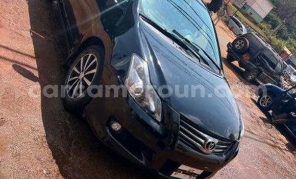 Sayi Na hannu Toyota Blade Sauran Mota in Douala a Ƙasar Kamaru