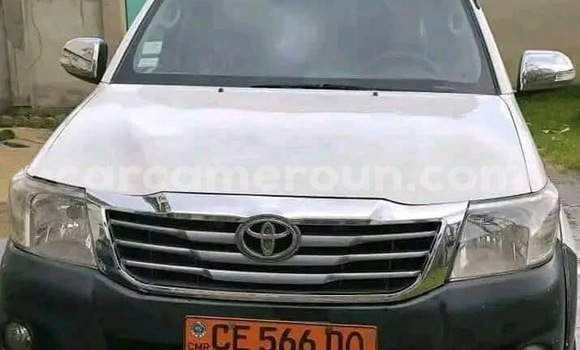 Sayi Na hannu Toyota Hilux White Mota in Yaounde a Babban Kamaru