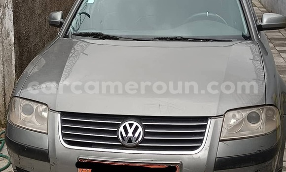 Sayi Na hannu Volkswagen Passat Azurfa Mota in Douala a Ƙasar Kamaru