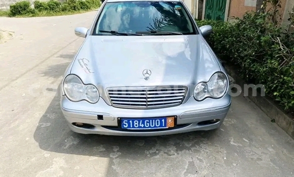 Buy Used Mercedes-Benz E200 White Car in Yaounde in Central Cameroon Buy Used Mercedes-Benz E200 White Car in Yaounde in Central Cameroon