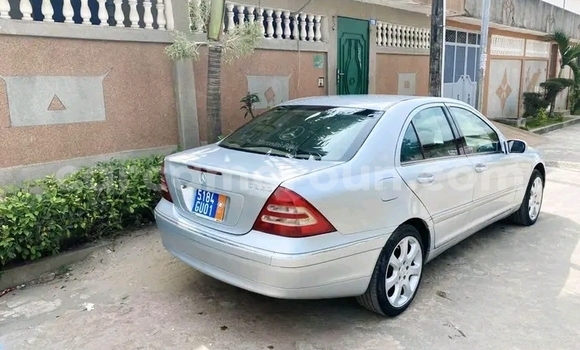 Buy Used Mercedes-Benz E200 White Car in Yaounde in Central Cameroon Buy Used Mercedes-Benz E200 White Car in Yaounde in Central Cameroon