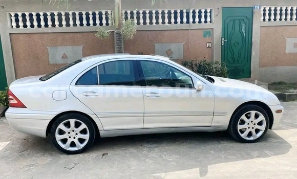Buy Used Mercedes-Benz E200 White Car in Yaounde in Central Cameroon Buy Used Mercedes-Benz E200 White Car in Yaounde in Central Cameroon