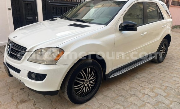 Buy Used Mercedes‒Benz ML–Class White Car in Douala in Littoral Cameroon