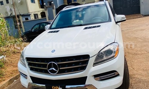 Sayi Na hannu Mercedes‒Benz ML–Class White Mota in Douala a Ƙasar Kamaru