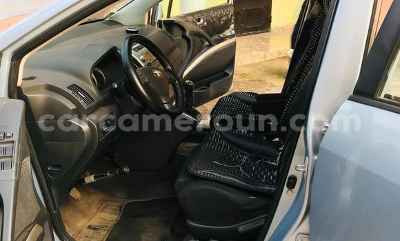 Acheter Occasion Voiture Toyota Corolla Verso Bleu à Douala, Littoral Cameroon Acheter Occasion Voiture Toyota Corolla Verso Bleu à Douala, Littoral Cameroon