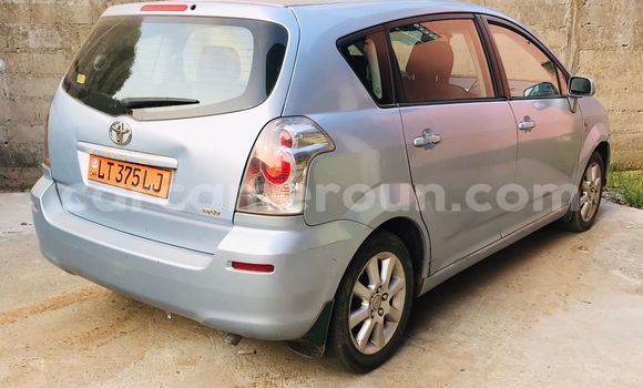 Acheter Occasion Voiture Toyota Corolla Verso Bleu à Douala, Littoral Cameroon Acheter Occasion Voiture Toyota Corolla Verso Bleu à Douala, Littoral Cameroon