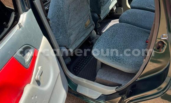 Acheter Occasion Voiture Toyota Yaris Verso Vert à Yaoundé, Central Cameroon Acheter Occasion Voiture Toyota Yaris Verso Vert à Yaoundé, Central Cameroon