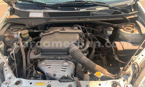 Sayi Na hannu Toyota RAV4 Azurfa Mota in Yaounde a Babban Kamaru Sayi Na hannu Toyota RAV4 Azurfa Mota in Yaounde a Babban Kamaru