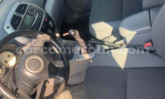 Sayi Na hannu Toyota RAV4 Azurfa Mota in Yaounde a Babban Kamaru Sayi Na hannu Toyota RAV4 Azurfa Mota in Yaounde a Babban Kamaru