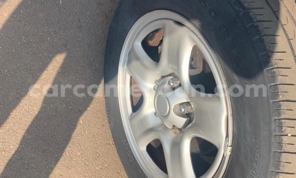 Sayi Na hannu Toyota RAV4 Azurfa Mota in Yaounde a Babban Kamaru Sayi Na hannu Toyota RAV4 Azurfa Mota in Yaounde a Babban Kamaru