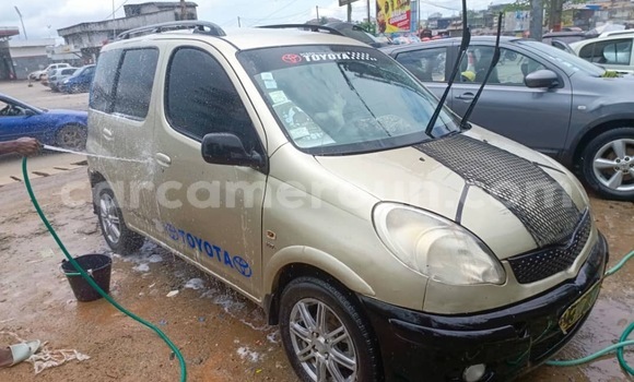 Sayi Na hannu Toyota Yaris Verso Sauran Mota in Douala a Ƙasar Kamaru