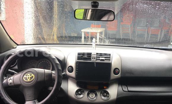 Sayi Na hannu Toyota RAV4 Brown Mota in Douala a Ƙasar Kamaru Sayi Na hannu Toyota RAV4 Brown Mota in Douala a Ƙasar Kamaru