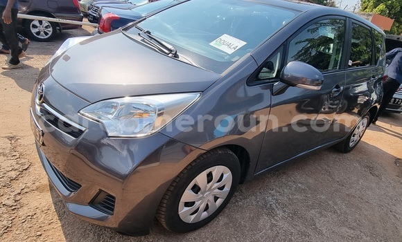 Sayi Sabo Toyota Corolla Verso Azurfa Mota in Yaounde a Babban Kamaru