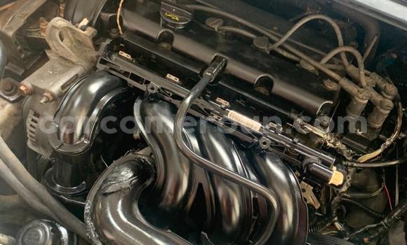 Sayi Na hannu Ford Focus White Mota in Douala a Ƙasar Kamaru