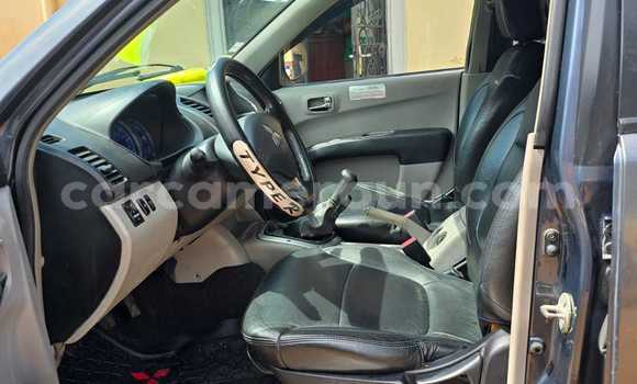 Sayi Na hannu Mitsubishi L200 Black Mota in Douala a Ƙasar Kamaru