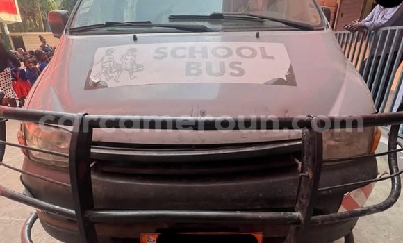 Sayi Na hannu Toyota Hiace Azurfa Mota in Douala a Ƙasar Kamaru Sayi Na hannu Toyota Hiace Azurfa Mota in Douala a Ƙasar Kamaru