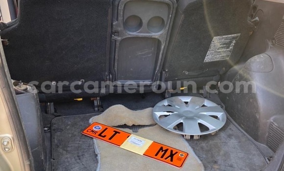 Sayi Na hannu Toyota Yaris Verso Sauran Mota in Douala a Ƙasar Kamaru Sayi Na hannu Toyota Yaris Verso Sauran Mota in Douala a Ƙasar Kamaru