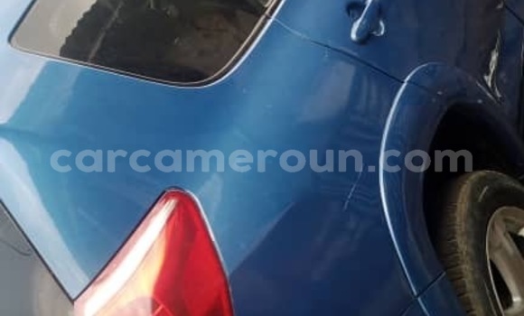 Sayi Sabo Toyota RAV4 Blue Mota in Douala a Ƙasar Kamaru