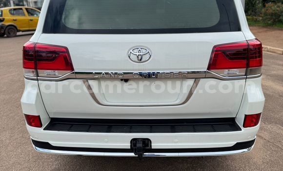 Buy Used Toyota Land Cruiser Prado White Car in Yaounde in Central Cameroon Buy Used Toyota Land Cruiser Prado White Car in Yaounde in Central Cameroon