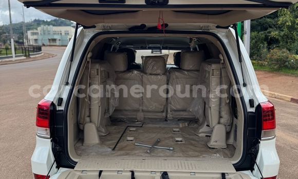 Buy Used Toyota Land Cruiser Prado White Car in Yaounde in Central Cameroon Buy Used Toyota Land Cruiser Prado White Car in Yaounde in Central Cameroon