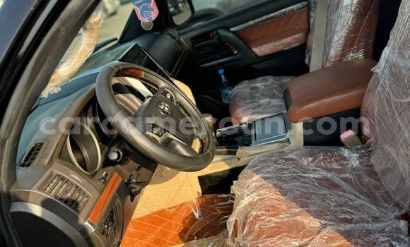 Sayi Na hannu Toyota Land Cruiser Prado Black Mota in Yaounde a Babban Kamaru Sayi Na hannu Toyota Land Cruiser Prado Black Mota in Yaounde a Babban Kamaru