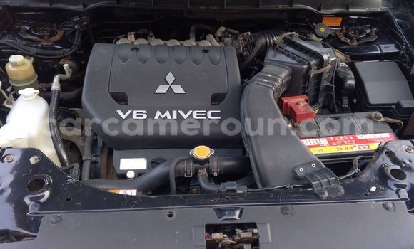 Sayi Na hannu Mitsubishi Outlander Black Mota in Douala a Ƙasar Kamaru Sayi Na hannu Mitsubishi Outlander Black Mota in Douala a Ƙasar Kamaru