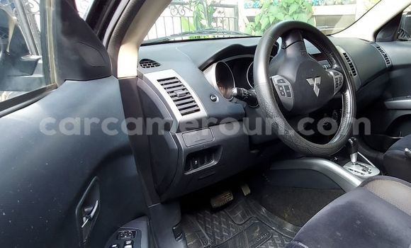 Sayi Na hannu Mitsubishi Outlander Black Mota in Douala a Ƙasar Kamaru Sayi Na hannu Mitsubishi Outlander Black Mota in Douala a Ƙasar Kamaru