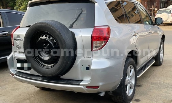 Sayi Na hannu Toyota RAV4 Azurfa Mota in Douala a Ƙasar Kamaru Sayi Na hannu Toyota RAV4 Azurfa Mota in Douala a Ƙasar Kamaru