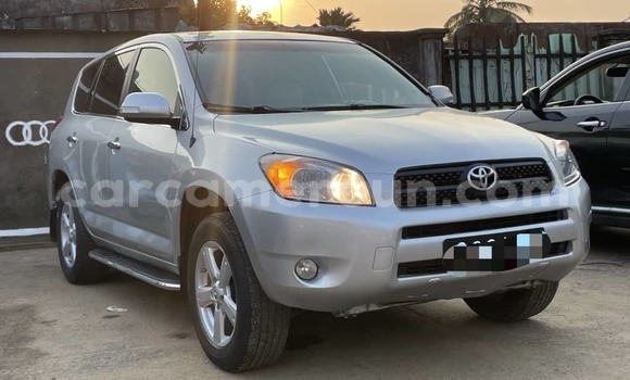 Sayi Na hannu Toyota RAV4 Azurfa Mota in Douala a Ƙasar Kamaru Sayi Na hannu Toyota RAV4 Azurfa Mota in Douala a Ƙasar Kamaru