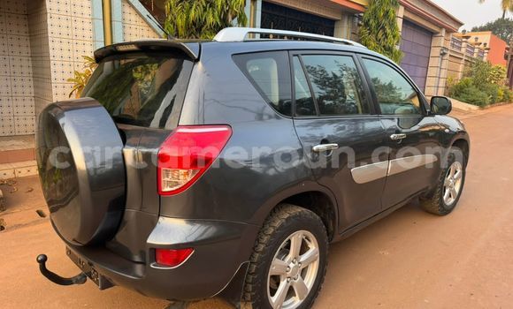 Sayi Na hannu Toyota RAV4 Azurfa Mota in Yaounde a Babban Kamaru