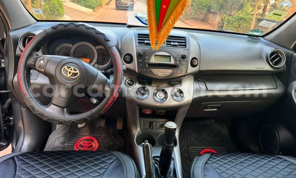 Sayi Na hannu Toyota RAV4 Azurfa Mota in Yaounde a Babban Kamaru Sayi Na hannu Toyota RAV4 Azurfa Mota in Yaounde a Babban Kamaru