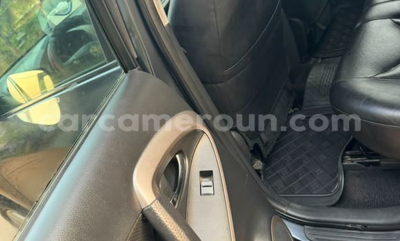 Sayi Na hannu Toyota RAV4 Azurfa Mota in Yaounde a Babban Kamaru Sayi Na hannu Toyota RAV4 Azurfa Mota in Yaounde a Babban Kamaru