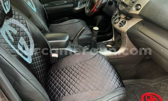 Sayi Na hannu Toyota RAV4 Azurfa Mota in Yaounde a Babban Kamaru Sayi Na hannu Toyota RAV4 Azurfa Mota in Yaounde a Babban Kamaru