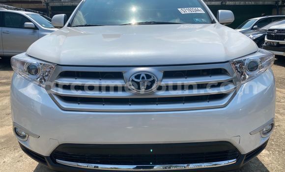 Acheter Occasion Voiture Toyota Highlander Blanc à Douala, Littoral Cameroon