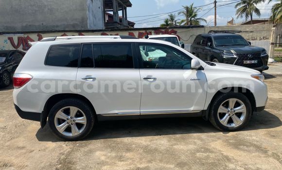 Sayi Na hannu Toyota Highlander White Mota in Douala a Ƙasar Kamaru Sayi Na hannu Toyota Highlander White Mota in Douala a Ƙasar Kamaru