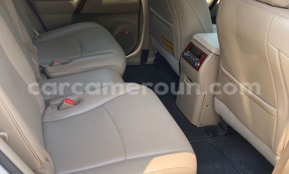 Sayi Na hannu Toyota Highlander White Mota in Douala a Ƙasar Kamaru Sayi Na hannu Toyota Highlander White Mota in Douala a Ƙasar Kamaru