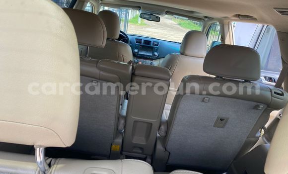 Sayi Na hannu Toyota Highlander White Mota in Douala a Ƙasar Kamaru Sayi Na hannu Toyota Highlander White Mota in Douala a Ƙasar Kamaru