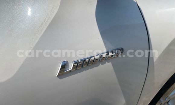 Sayi Na hannu Toyota Highlander White Mota in Douala a Ƙasar Kamaru Sayi Na hannu Toyota Highlander White Mota in Douala a Ƙasar Kamaru