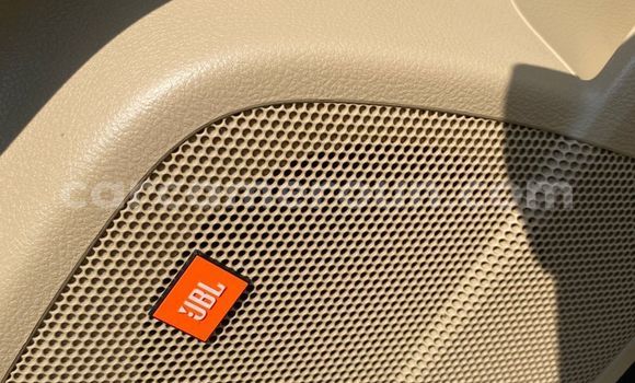 Sayi Na hannu Toyota Highlander White Mota in Douala a Ƙasar Kamaru Sayi Na hannu Toyota Highlander White Mota in Douala a Ƙasar Kamaru