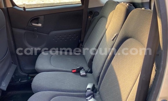 Sayi Na hannu Toyota Yaris Verso Sauran Mota in Douala a Ƙasar Kamaru Sayi Na hannu Toyota Yaris Verso Sauran Mota in Douala a Ƙasar Kamaru