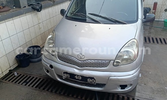 Sayi Na hannu Toyota Verso Azurfa Mota in Douala a Ƙasar Kamaru