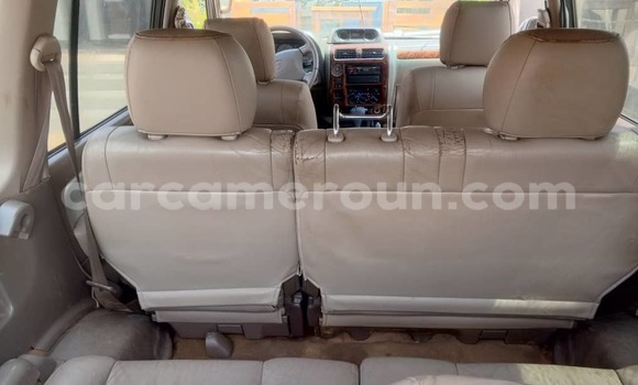 Sayi Na hannu Toyota Land Cruiser Prado White Mota in Yaounde a Babban Kamaru Sayi Na hannu Toyota Land Cruiser Prado White Mota in Yaounde a Babban Kamaru