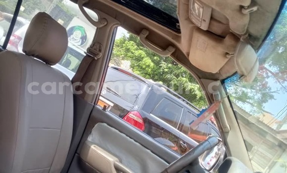 Sayi Na hannu Toyota Land Cruiser Prado White Mota in Yaounde a Babban Kamaru Sayi Na hannu Toyota Land Cruiser Prado White Mota in Yaounde a Babban Kamaru