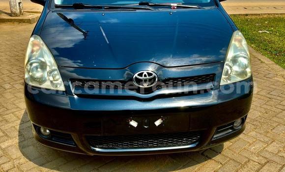 Sayi Na hannu Toyota Corolla Verso Azurfa Mota in Douala a Ƙasar Kamaru