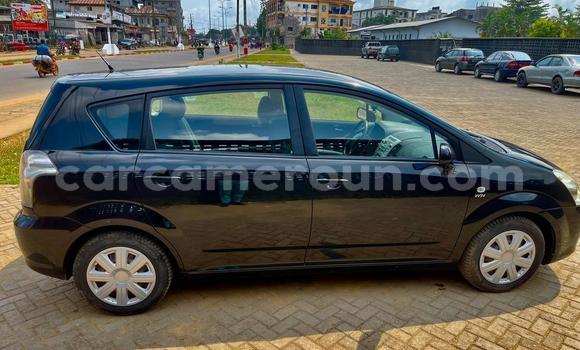 Sayi Na hannu Toyota Corolla Verso Azurfa Mota in Douala a Ƙasar Kamaru Sayi Na hannu Toyota Corolla Verso Azurfa Mota in Douala a Ƙasar Kamaru