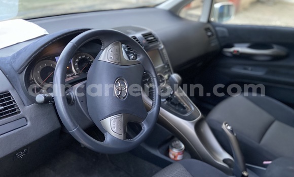 Sayi Imported Toyota Blade Azurfa Mota in Douala a Ƙasar Kamaru Sayi Imported Toyota Blade Azurfa Mota in Douala a Ƙasar Kamaru