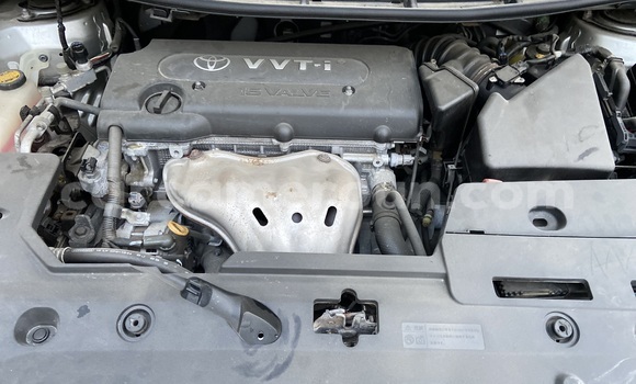 Sayi Imported Toyota Blade Azurfa Mota in Douala a Ƙasar Kamaru Sayi Imported Toyota Blade Azurfa Mota in Douala a Ƙasar Kamaru