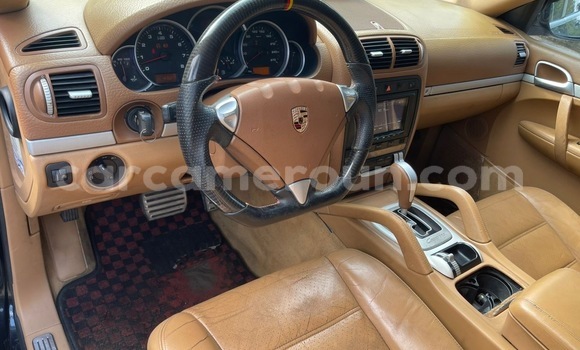 Sayi Na hannu Porsche Cayenne Black Mota in Douala a Ƙasar Kamaru Sayi Na hannu Porsche Cayenne Black Mota in Douala a Ƙasar Kamaru