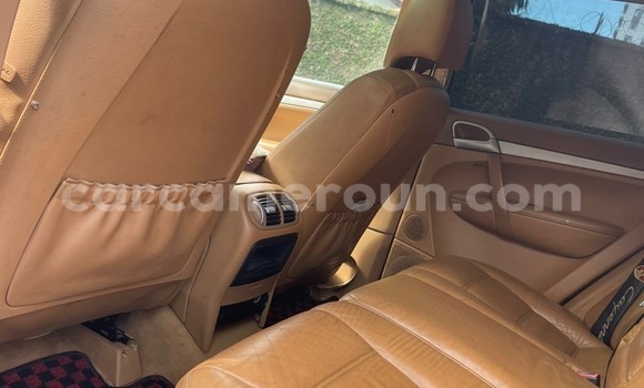 Sayi Na hannu Porsche Cayenne Black Mota in Douala a Ƙasar Kamaru Sayi Na hannu Porsche Cayenne Black Mota in Douala a Ƙasar Kamaru